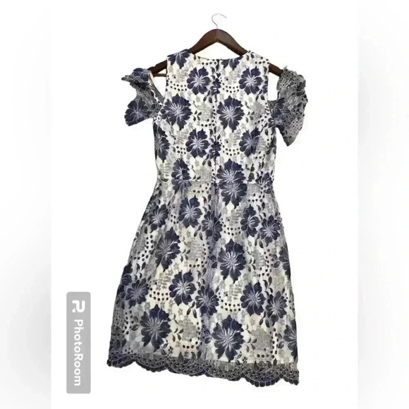 French Connection Juniors Size 2 Pin Up Blue White Lace Dress Cold shoulder S/S - Picture 2 of 6